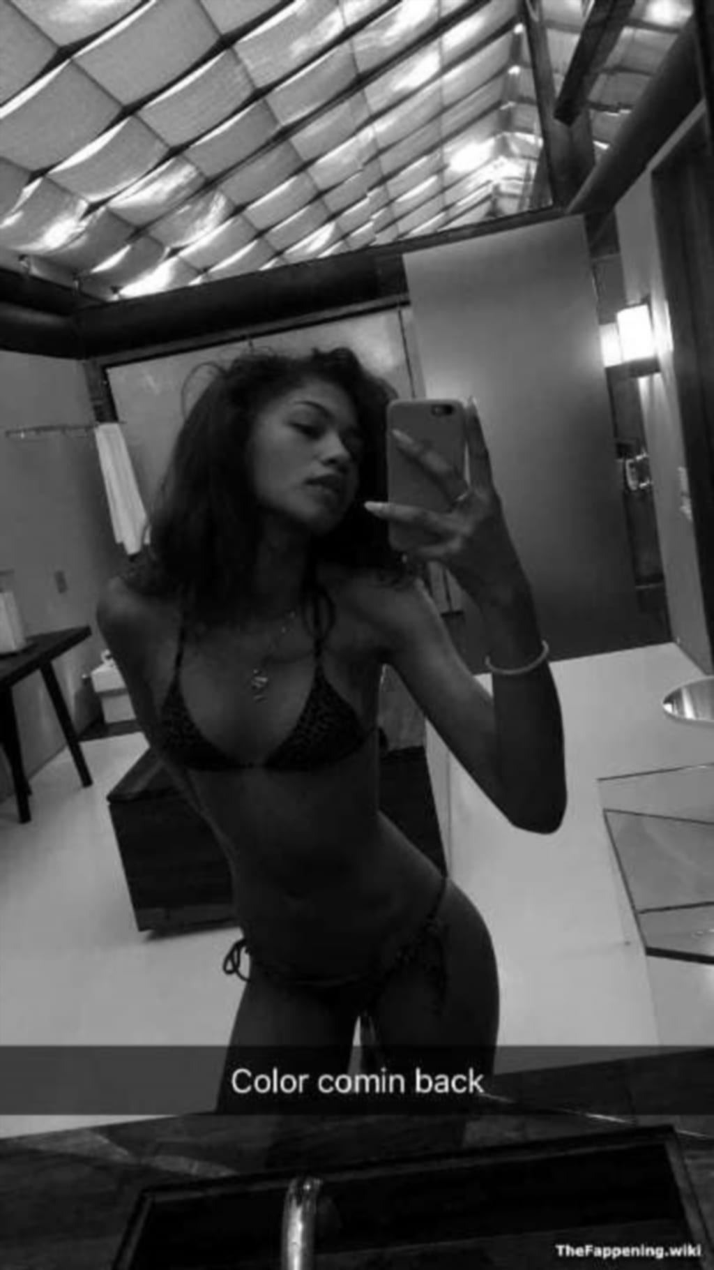 Стрим Зендая Коулман — высокое качество #78 редкие кадры со стрима Zendaya (подборка из сета, кадр 78)