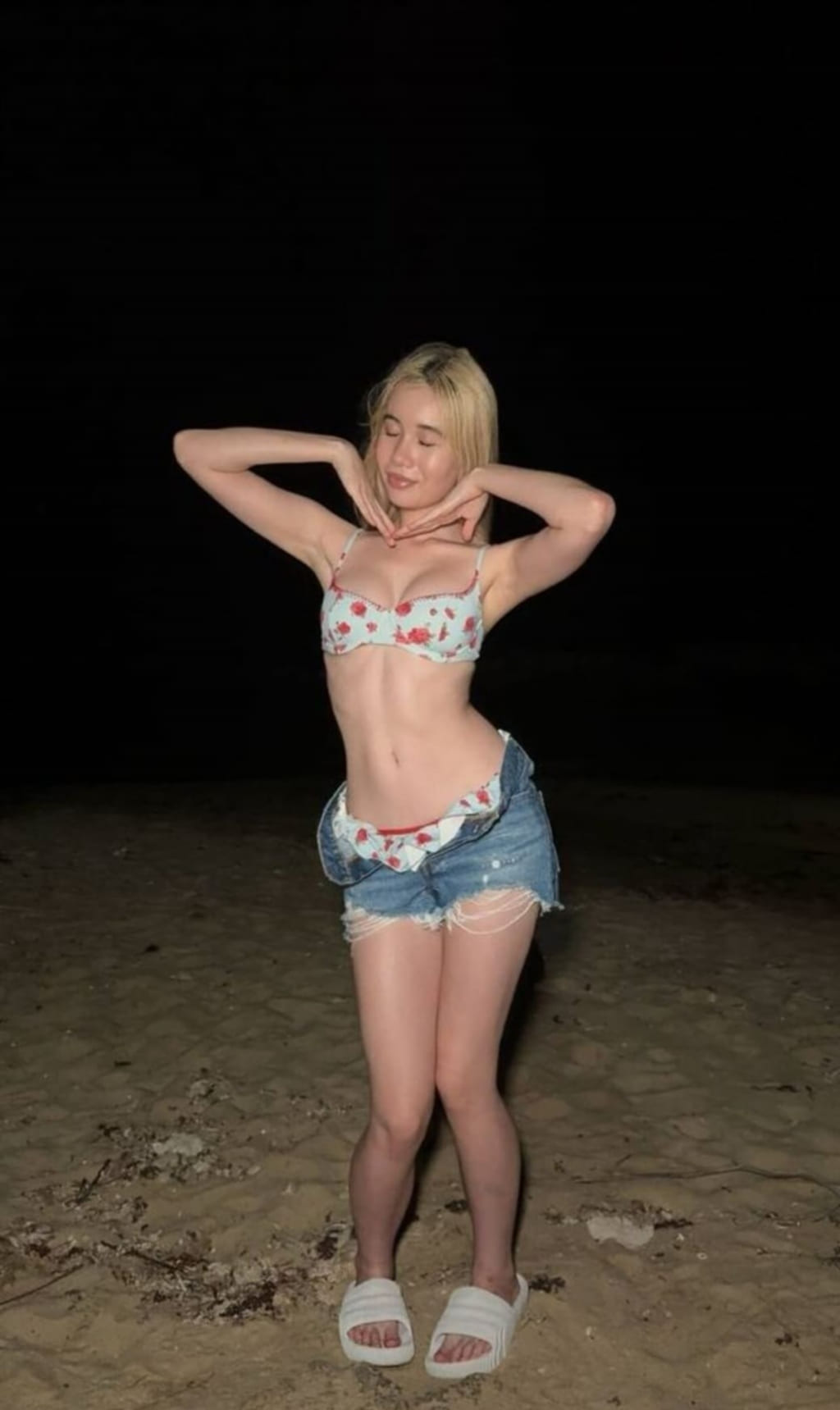 Lil Tay в откровенном наряде